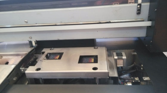 3.2m ผ้าแก้วระเหิดเครื่องการพิมพ์สำหรับการทำธงในร่มและกลางแจ้งของ