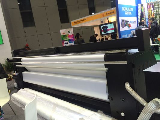เครื่องพิมพ์ธงแบนเนอร์ดิจิทัลแบบม้วนต่อม้วนสำหรับการโฆษณากลางแจ้งในร่ม